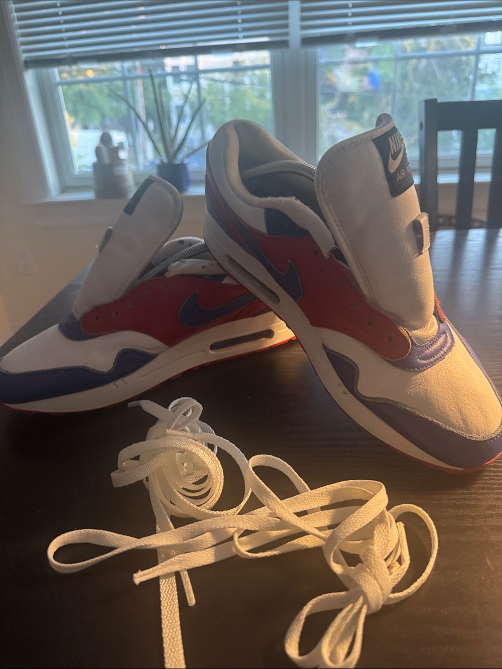 NikeAir max red white and blue customs, all leather, including the tongue men’s